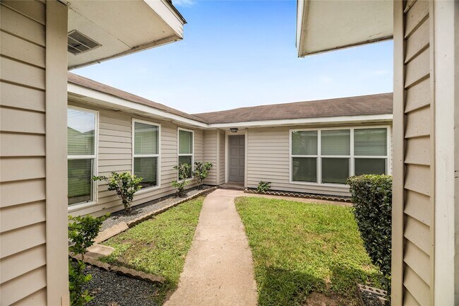 Building Photo - 1815 Millbury Dr