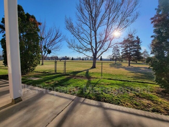 Foto del edificio - 820 2nd Ave NW