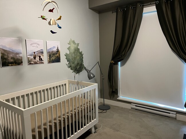 Photo du bâtiment - 1728 Gilmore Av