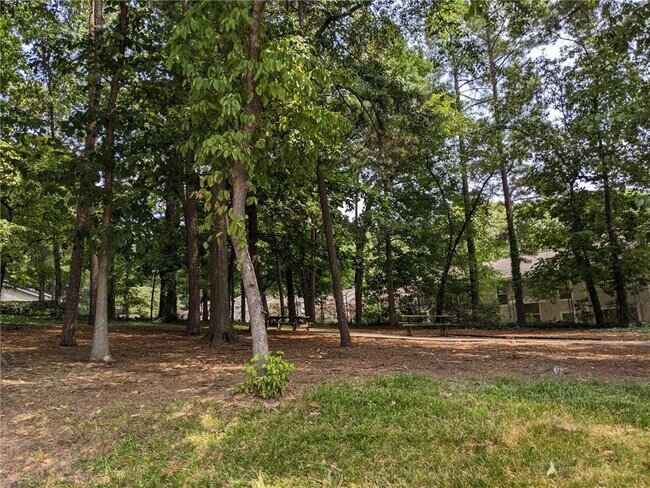 Building Photo - 6851 Roswell Rd