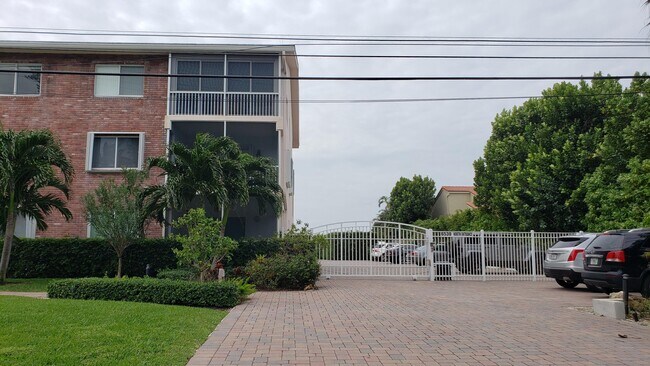 Foto del edificio - 6530 N Ocean Blvd