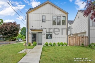 Building Photo - 4990 SE Ogden St