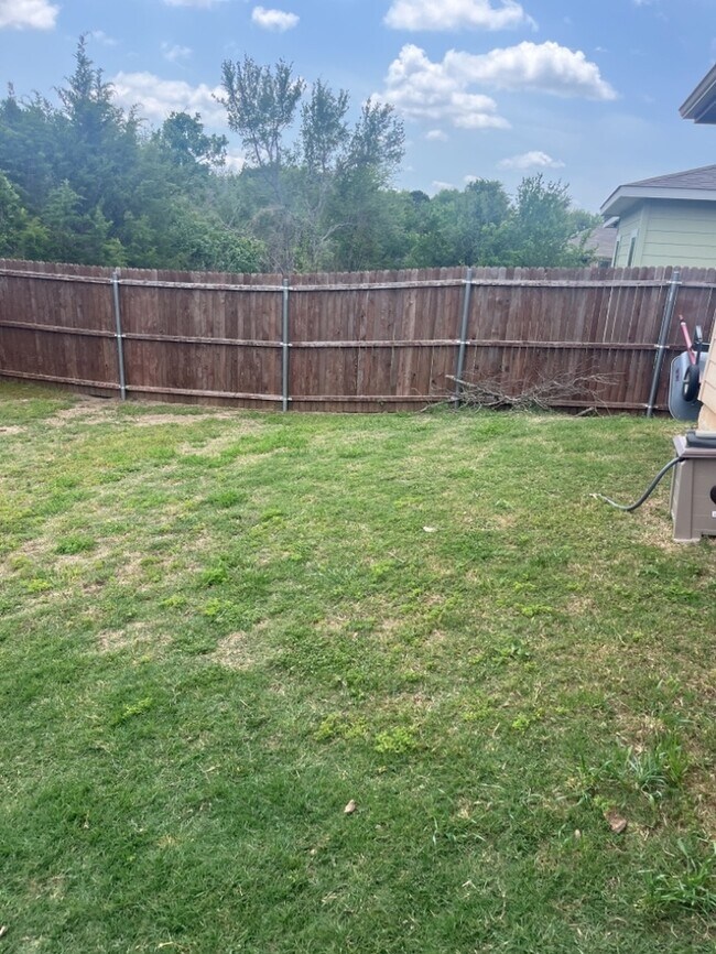 Building Photo - 3/2/2 Treaty Oaks Granbury!