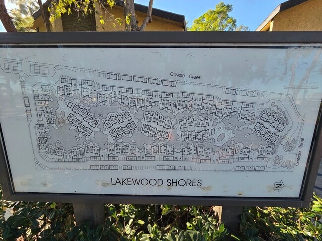 Foto del edificio - Charming 1 Bed, 1 Bath Lakewood Shores condo!