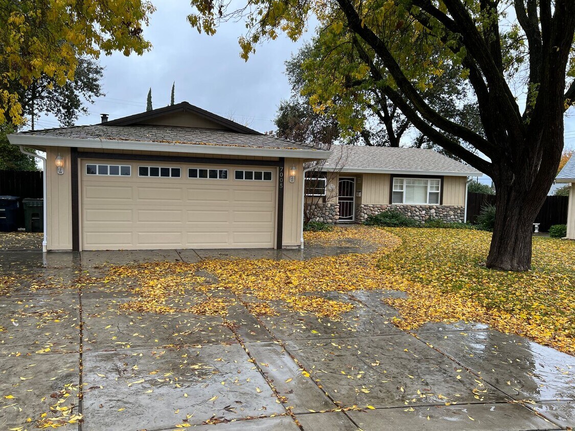 Foto principal - Charming Home With Detached Workshop And S...