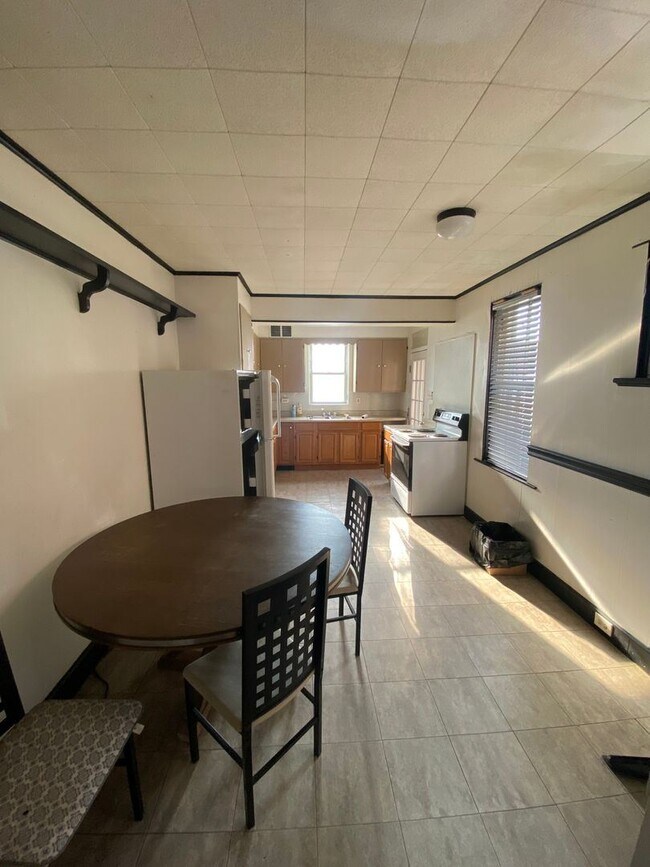 Foto del edificio - 3 br, 1 bath House - 718 1/2  EAST END AVENUE
