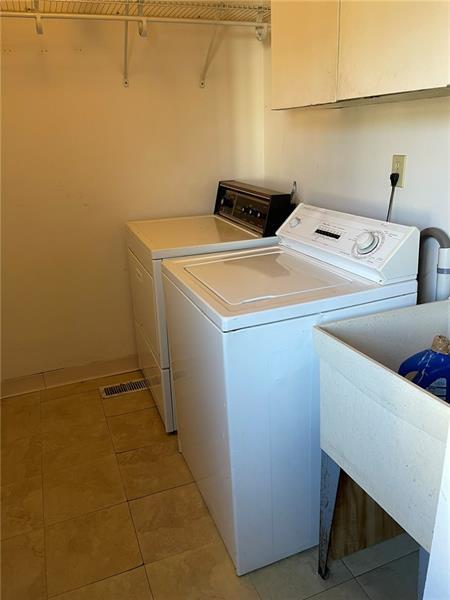 Building Photo - 1293 Manor Dr