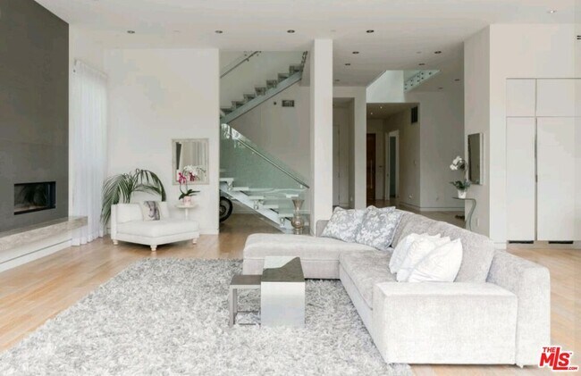 Foto del edificio - 6620 W 5th St