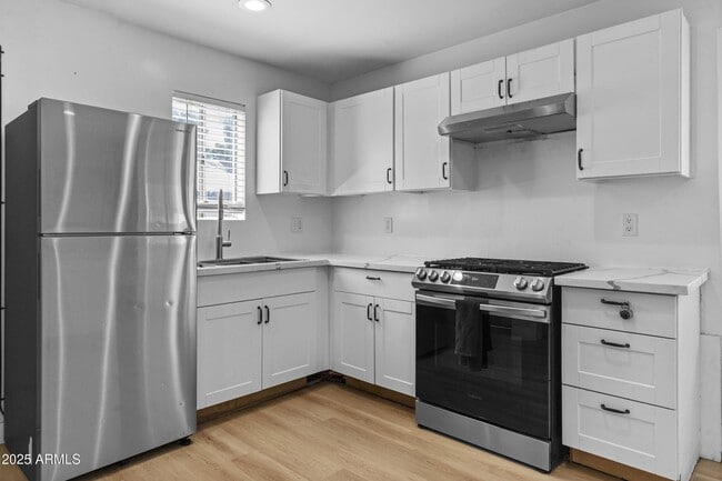 Building Photo - 1534 E Culver St