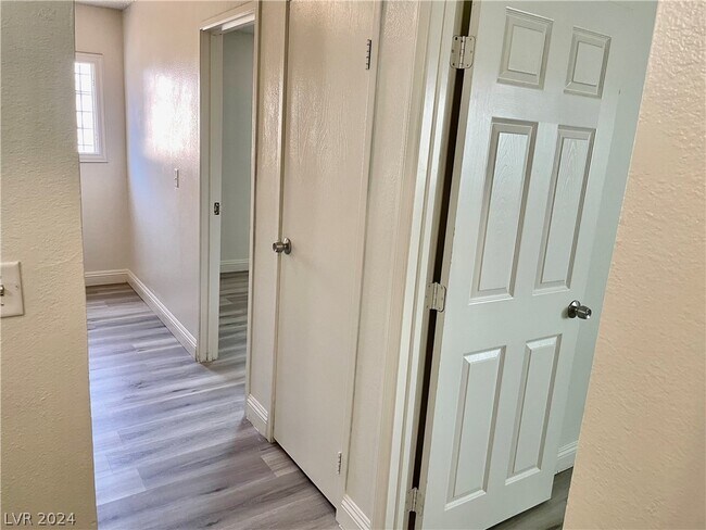 Foto del edificio - 5195 Gray Ln