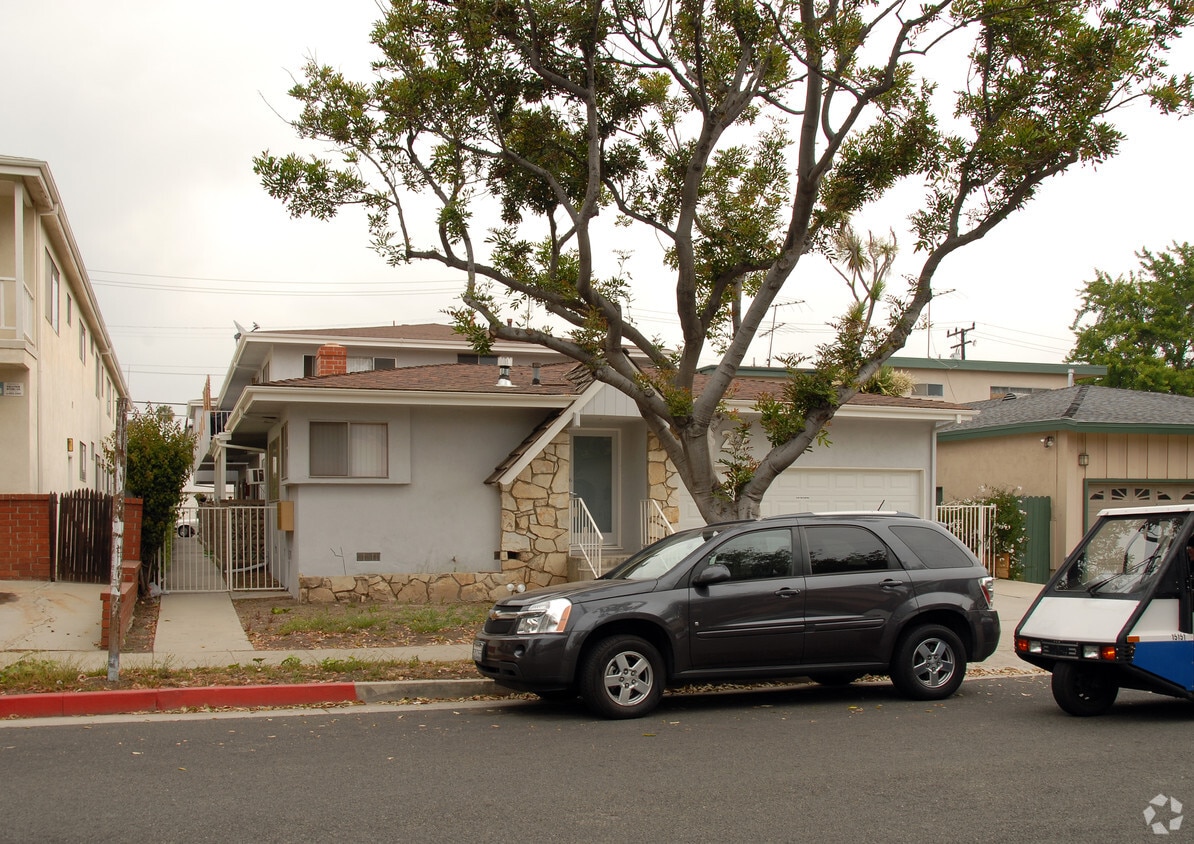 Building Photo - 1527 Princeton St