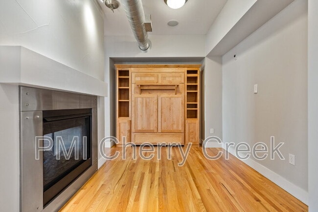 Foto del edificio - 10111 Inverness Main St