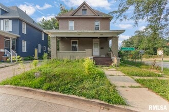 Building Photo - 1301 W Parkside Dr