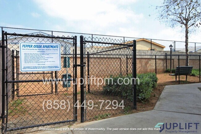 Foto del edificio - 1475 Graves Ave