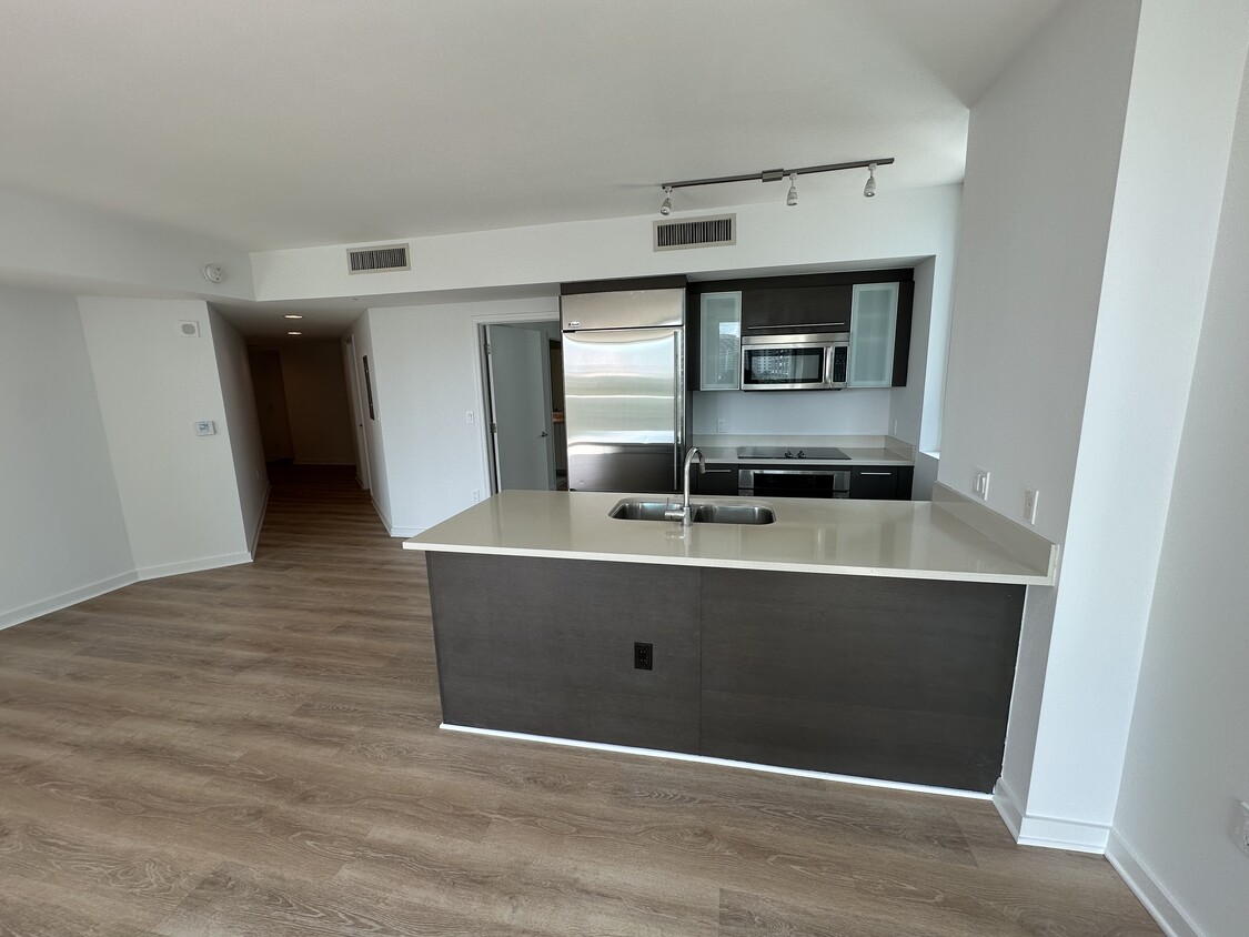 Primary Photo - 500 Brickell Ave