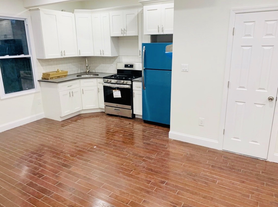 Foto principal - 1369 E 94th St