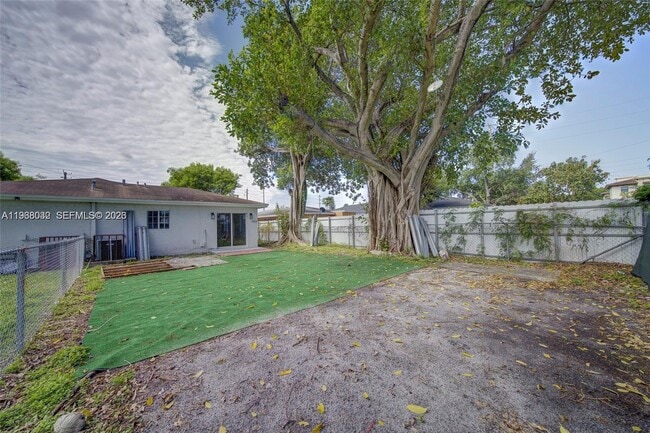 Foto del edificio - 2243 NW 61st St