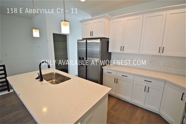 Building Photo - Stunning 4 Bedroom Sandy Townhome! No Depo...