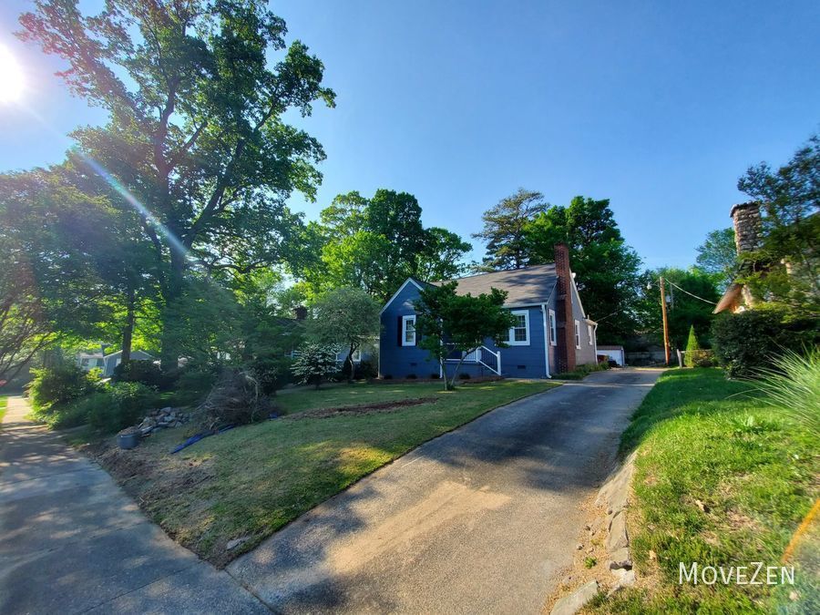Primary Photo - 2630 Beechwood St Greensboro, NC 27403 Cot...