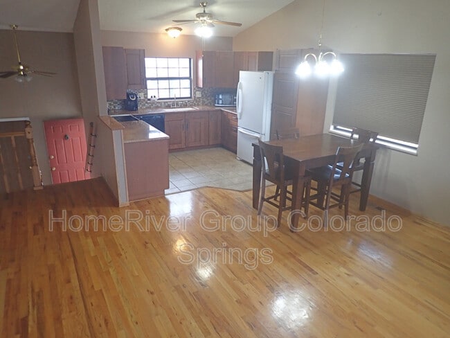 Foto del edificio - 5120 Bradley Cir