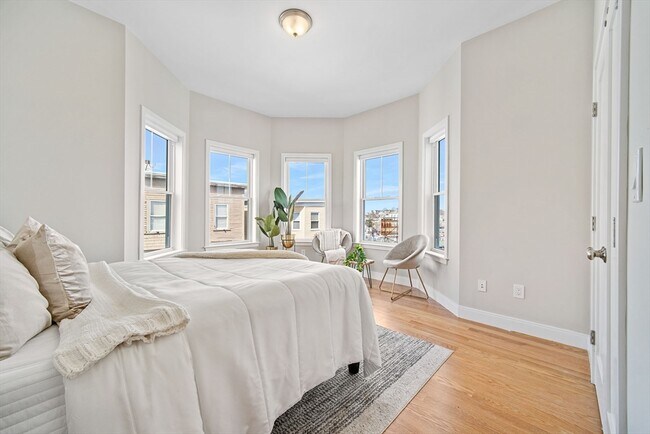Building Photo - 2-4 Hecla St