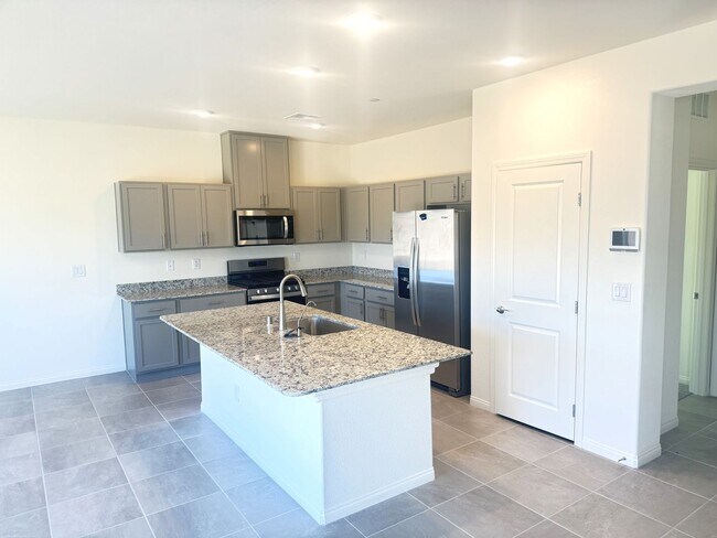 Building Photo - 5-Bed, 3-Bath Home in Spectrum Falls