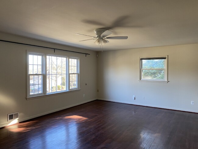 Building Photo - Affordable, Spacious AND Convenient Walk t...