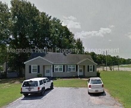 Primary Photo - Duplex in Fountain Inn