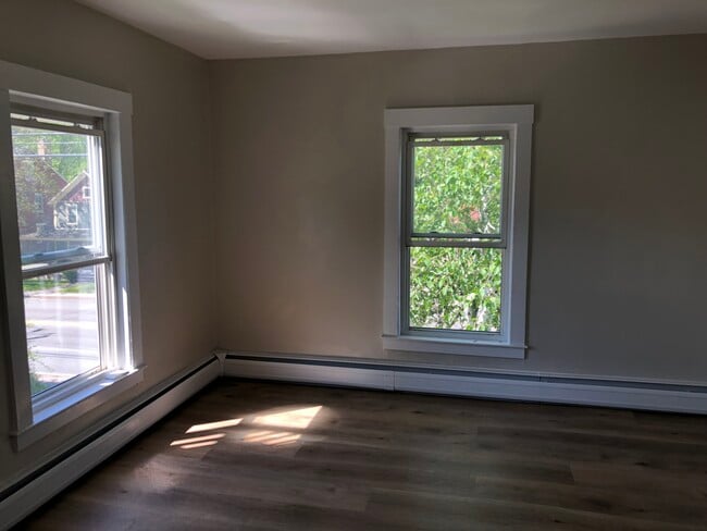 Building Photo - 995 Western Ave