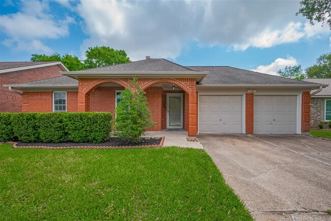 Building Photo - 3007 Cloverdale Dr