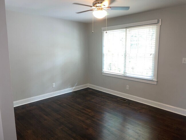 Building Photo - Beautifully Renovated Apartment in Wilmore!
