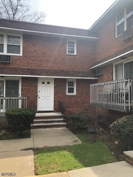 Primary Photo - 39 Harrison Ave
