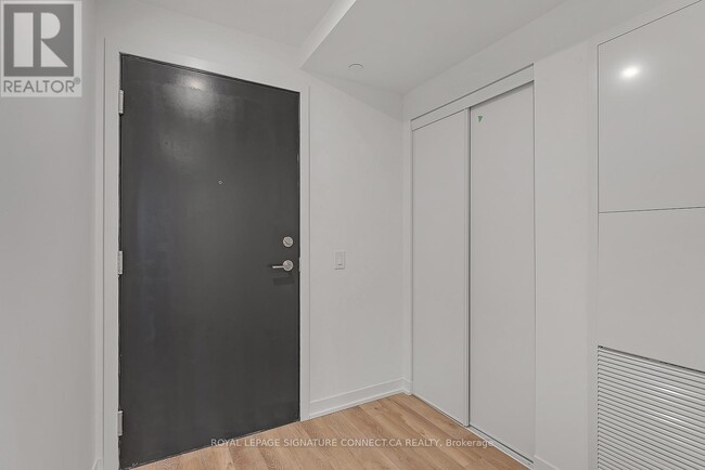 Photo du bâtiment - 213-1808 ST CLAIR Ave