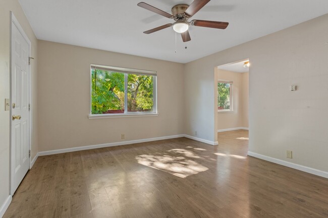 Building Photo - Duplex property in Midtown