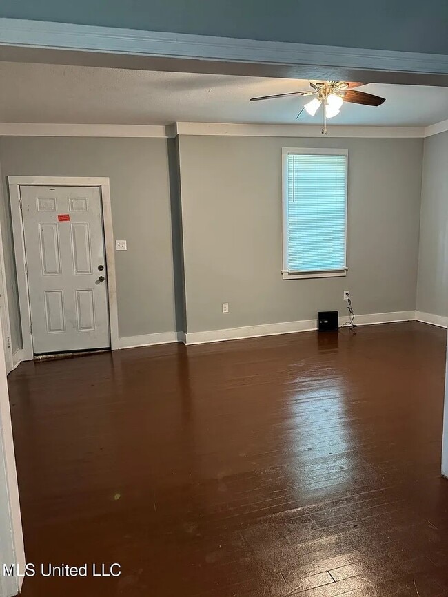 Building Photo - 131 Grandview Cir