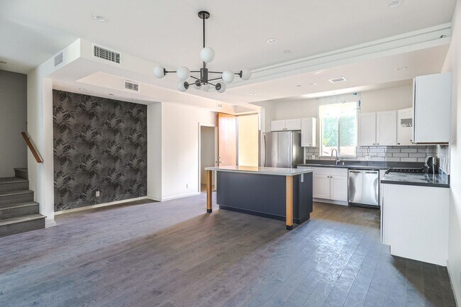 Foto del edificio - 14754 Gilmore St