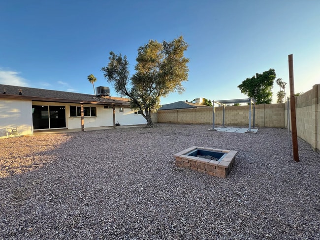 Foto del edificio - 2508 E Loyola Dr