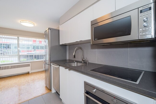 Photo du bâtiment - 263 Russell Hill Rd