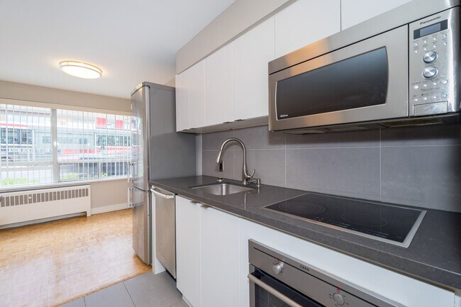 Photo du bâtiment - 265 Russell Hill Road