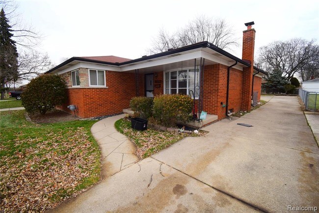 Foto del edificio - 26704 Newport Ave