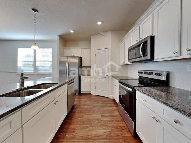 Building Photo - 2433 S Park Ave