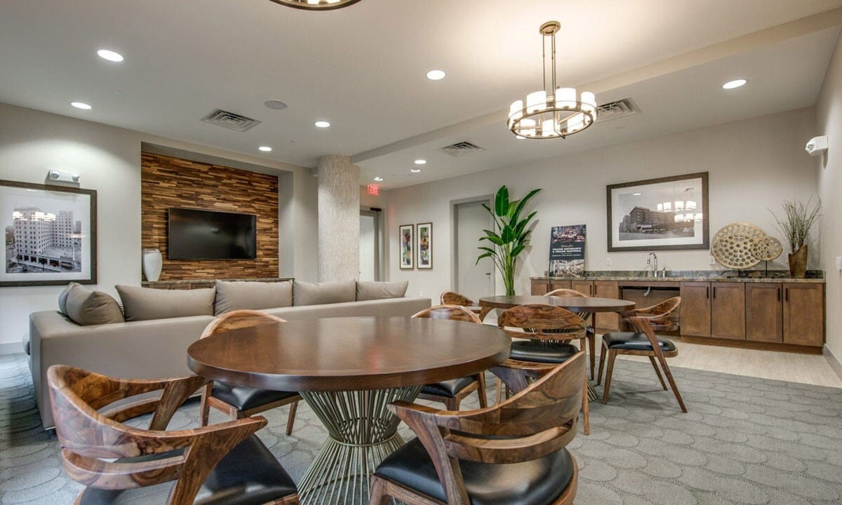 Building Photo - 500 Crawford St