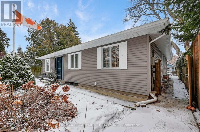 Photo du bâtiment - 214 Main St E