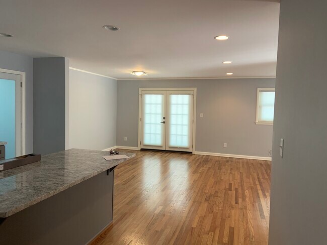 Building Photo - 2282 Shamrock Dr
