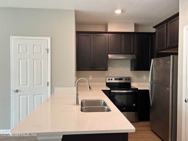 Foto del edificio - 9798 Fiddleback Ln
