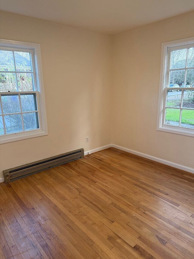 Building Photo - TIP TOP ON TYLER