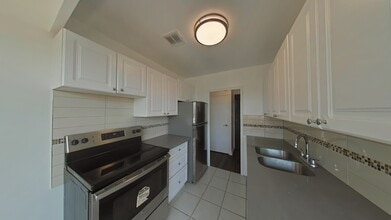 Building Photo - 2-6 The Donway East