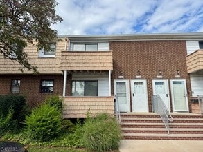 Building Photo - 3102 Cromwell Ct