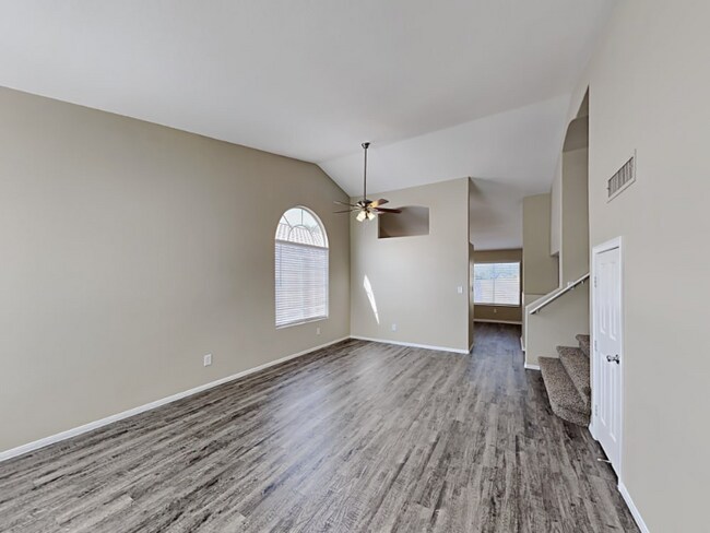 Foto del edificio - 5724 Pebble Rock Dr