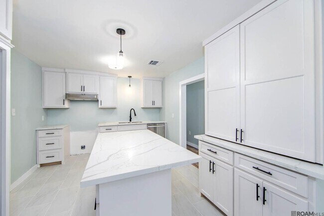 Foto del edificio - 10340 LA-1